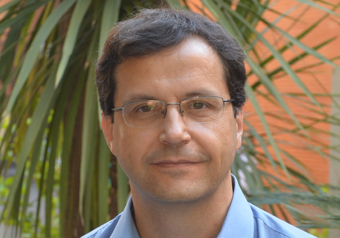 Rubén Artero, profesor de Genética de la Universitat de València e investigador de INCLIVA.